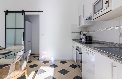 La Victoria Apartment | Spacious renovated apartment, 4 bedrooms, parking, Malaga city center