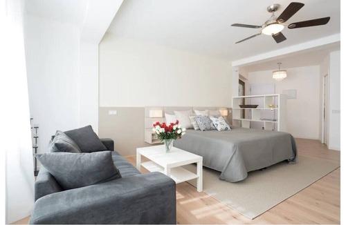 Poligono Alameda Apartment | Spacious Studio in Soho