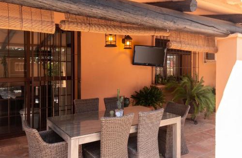 Hornachuelos Villa | Spacious Villa with Private Pool in Hornachuelos