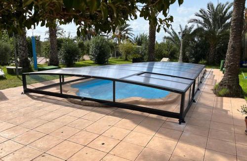 La Marina Villa | Spacious Villa with Pool near the Beach in Alicante