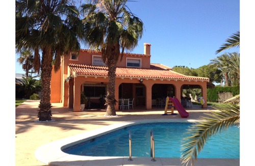 Los Arenales del Sol Ski Chalet | SPECTACULAR VILLA WITH POOL, TENNIS COURTS, FOOTBALL, BEACHES AND GOLF.