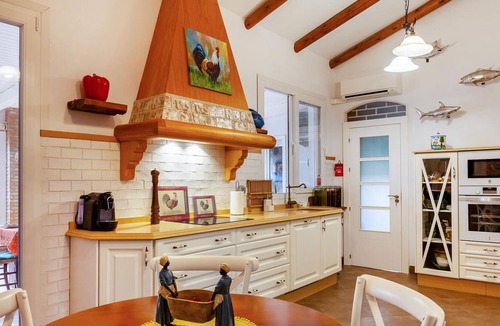 Aljaraque House | Spend an unforgettable vacation in this quaint and cozy cottage with pool.