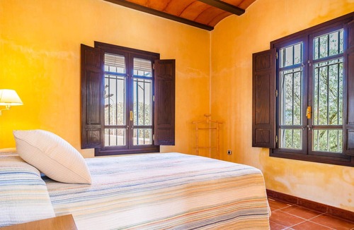 Archidona House | Spend the vacation in this inviting cottage in a beautiful location.