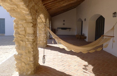 Torredonjimeno Cottage | Stately farmhouse in the heart of the Andalusian olive grove.