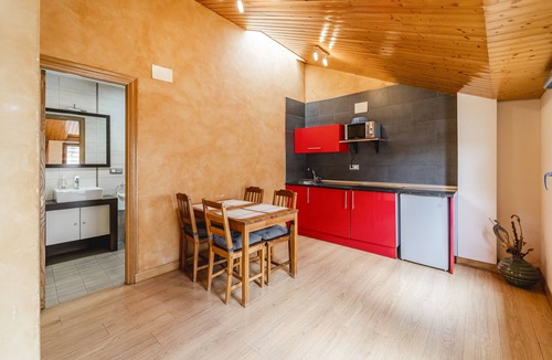 Ezcaray Apartment | Studio Apartment 'Altuzarra 2' with Mountain View, Private Terrace and Wi-Fi