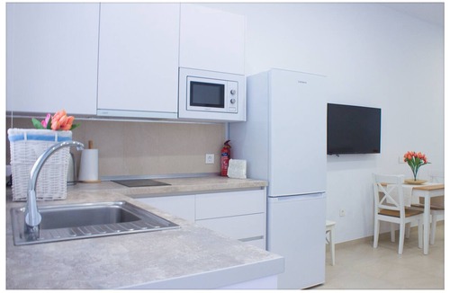 Los Tilos Apartment | Studio-Apartment-Ensuite with Shower-Street View-Estación Centro Vialia 3