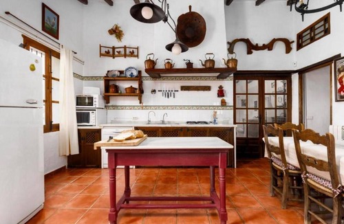 Villanueva de Tapia House | Stunning Andalusian Farmhouse. Privare saltwater Pool. 3-Hectare Olive Estate.