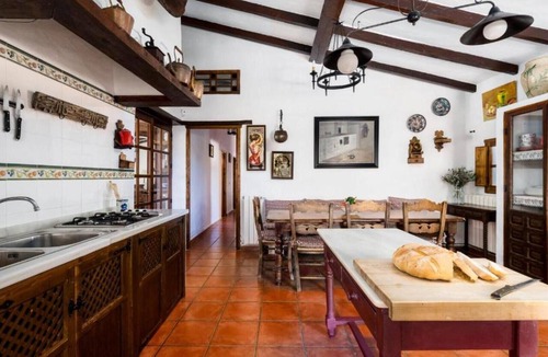 Villanueva de Tapia House | Stunning Andalusian Farmhouse. Privare saltwater Pool. 3-Hectare Olive Estate.