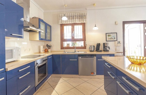 Quesada House | Stunning home in Rojales with kitchen