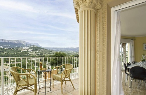 La Empedrola Villa | Stunning private villa for 19 guests with WIFI, private pool, A/C, TV, patio and pets allowed