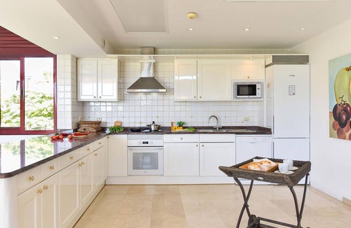 Mogan Villa | Stunning private villa for 6 guests with WIFI, private pool, A/C, TV and pets allowed