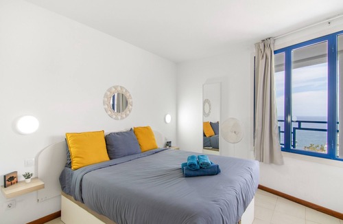 Taurito Apartment | Stunning Sunset Ocean View Vacation – Ocean Views, Shared Pool & Wi-Fi