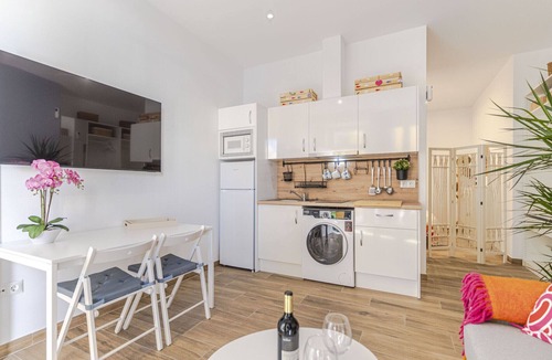 El Morche Apartment | Style, Comfort, and Beach 50m from the Sea