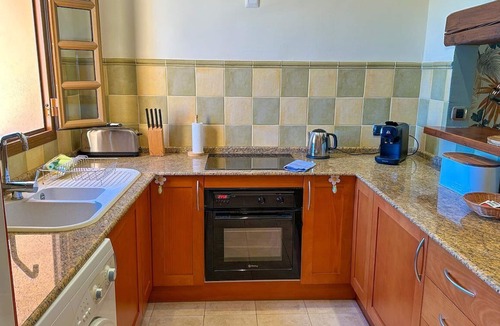 Cunas Apartment | Stylish 2 bedroom 2 bathroom apartment situated in Desert Springs Golf Resort.
