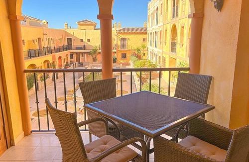 Cunas Apartment | Stylish 2 bedroom 2 bathroom apartment situated in Desert Springs Golf Resort.