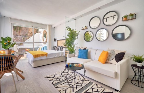 Torremolinos Apartment | SUITE ROCA CHICA