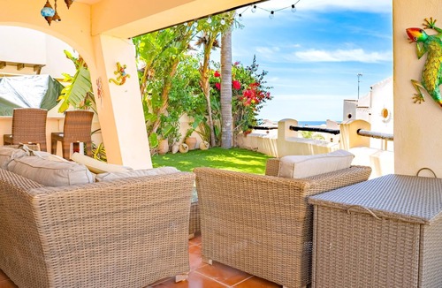 Bahia de Casares Apartment | Suitur Bahía apartment jacuzzi barbecue