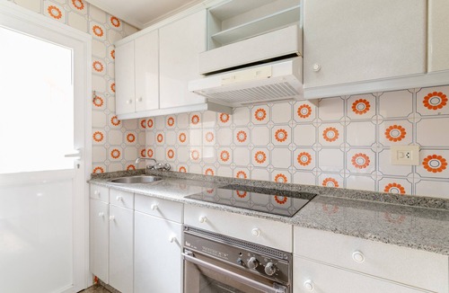 Santa Pola Apartment | 'Sunflower Salamanca' Apartment with Balcony and Air Conditioning