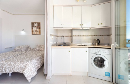 Torrequebrada Apartment | Sunny Seaside Studio with Balcony, A/C & Sea View