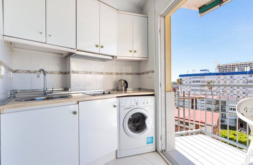Torrequebrada Apartment | Sunny Seaside Studio with Balcony, A/C & Sea View