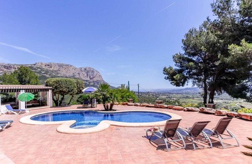 Jesus Pobre Villa | Super king beds, A/C, pergola with fridge & sink
