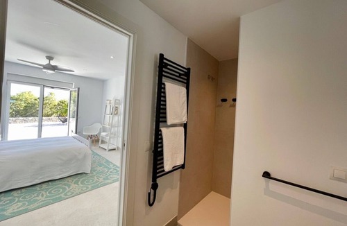 Bernia Villa | Superb villa for 8 people, with magnificent sea and mountain views.