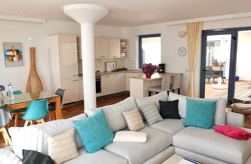 Bahia Calma House | Tastefully furnished maisonette apartment
