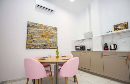 Alicante Apartment | The City Canvas: Chic Alicante Apt, for max 4 people