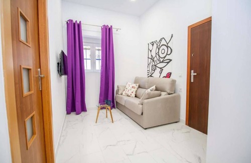 Alicante Apartment | The City Canvas: Chic Alicante Apt, for max 4 people