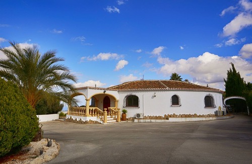 Benidoleig House | The Roundhouse, extravagant, family-friendly and fantastically beautiful location .