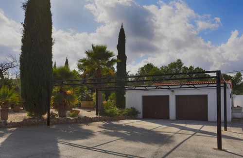 Benidoleig House | The Roundhouse, extravagant, family-friendly and fantastically beautiful location .