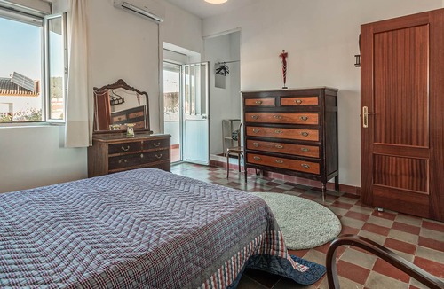 El Pedroso House | This attractive vacation home is the ideal place for a nice and relaxing vacation.