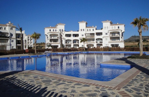 Jeronimo y Avileses y Balsicas de Arriba Apartment | This modern apartment on the 2nd floor is located in the Hacienda Riquelme golf resort.