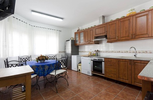 Nava de la Asuncion House | Tiara Vacaciones – Spacious Group Villa with Pool near Segovia