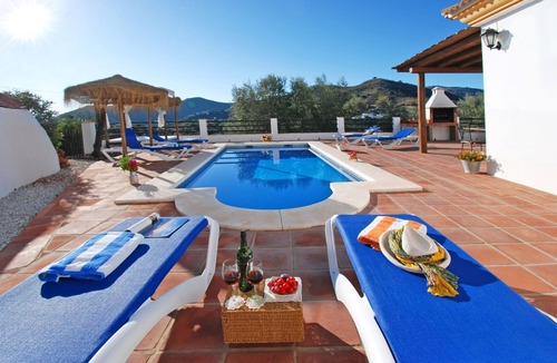 Comares Villa | Torcal 1 - Magnificent Villa for 8 People, Heated Pool, A/C, WIFI, Pet friendly!