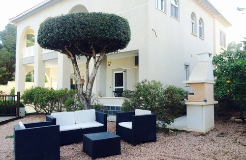 Orihuela Costa Villa | Tranquil and spacious villa, convenient location 3-5 mins' walk to all amenities