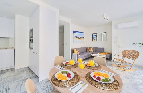 La Victoria Apartment | Tranquil Apartment in Central Málaga with Terrace, AC & Fast WiFi