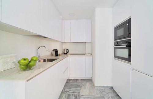 La Victoria Apartment | Tranquil Apartment in Central Málaga with Terrace, AC & Fast WiFi