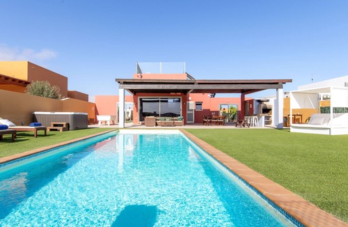 Costa de Antigua Villa | Unique Family Villa! Spa, Ocean view, Heated Pool, Rooftop