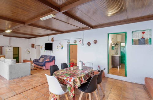 La Solana House | Vacation Home 'La Casita Cueva Don Carmelo' with Mountain View, Private Terrace and Wi-Fi