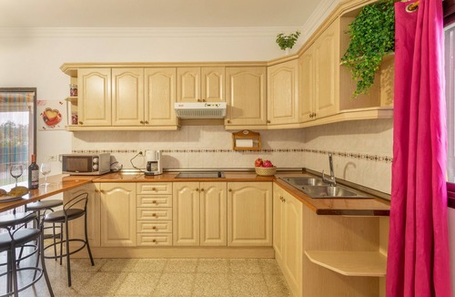 San Bartolome de Tirajana House | Vacation Home 'Vivienda 1' with Mountain View, Shared Pool and Private Terrace