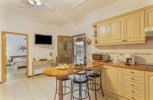 San Bartolome de Tirajana House | Vacation Home 'Vivienda 1' with Mountain View, Shared Pool and Private Terrace