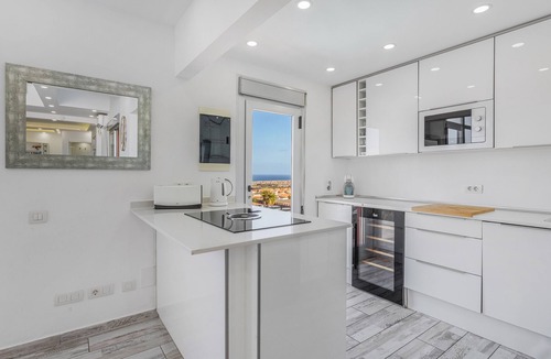 Caleta de Fuste Villa | Vacation Villa 'Bellavista Luxury Home' with Sea View, Private Pool and Wi-Fi