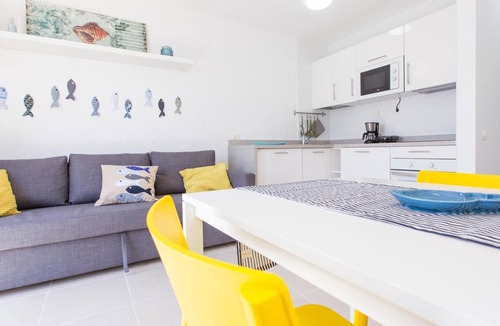 Caleta de Fuste Apartment | Vacation Apartment 'Casita Del Sol' with Private Pool, Private Terrace and Wi-Fi