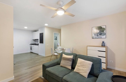 Playa de Arinaga Apartment | Vacation Apartment 'Apartamento Con Piscina Arinaga' with Shared Pool and Wi-Fi