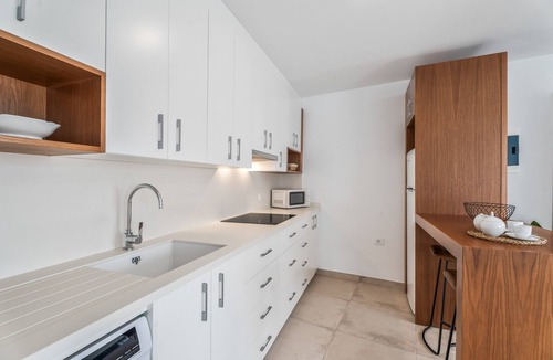Alcala Apartment | Vacation Apartment 'Bellavista, Bajo B' with Sea View and Wi-Fi