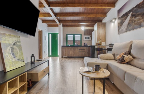 Uga Apartment | Vacation Apartment 'El Refugio De Los Sueños' with Mountain Views, Terrace and Wi-Fi