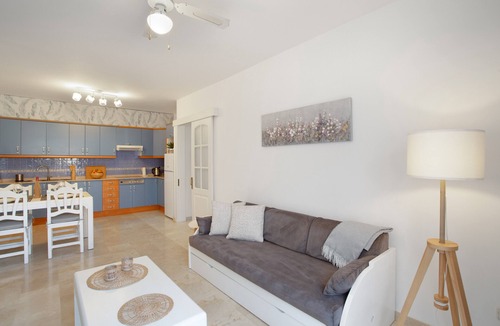 Puerto de Mogan Apartment | Vacation Apartment 'Mangueros Suite 18 Puerto de Mogán' with Mountain View and Shared Pool