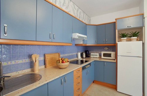Puerto de Mogan Apartment | Vacation Apartment 'Mangueros Suite 18 Puerto de Mogán' with Mountain View and Shared Pool