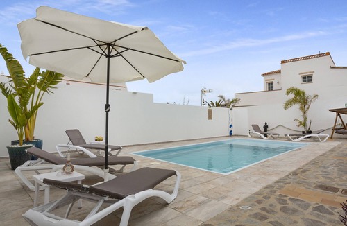 Triquivijate Apartment | Vacation Apartment 'Amanecer - Apartamento Con Terraza' with Private Terrace and Wi-Fi